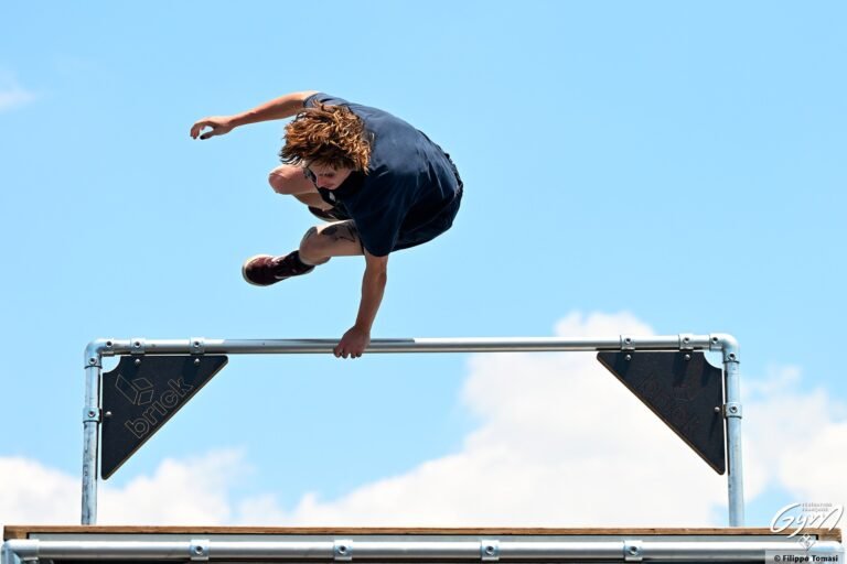 𝗘𝗹𝗼𝗮𝗻 𝗛𝗶𝘁𝘇, 𝘃𝗶𝗰𝗲-𝗰𝗵𝗮𝗺𝗽𝗶𝗼𝗻 𝗱𝘂 𝗺𝗼𝗻𝗱𝗲 𝗱𝗲 𝗙𝗿𝗲𝗲𝘀𝘁𝘆𝗹𝗲